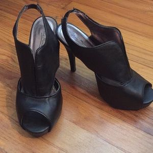Black peep toe pumps